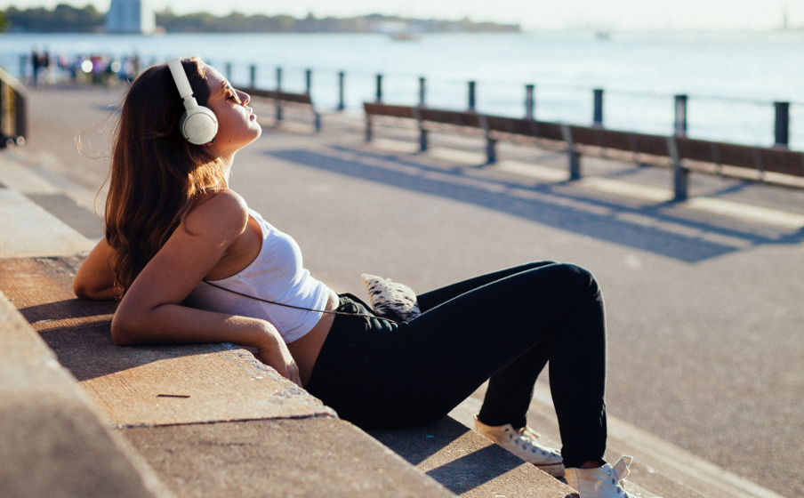 JBL Tune 660NC Jopa 44 tunnin akkukesto aktiivisen melunvaimennuksen ollessa päällä - Image